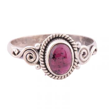 OVAL LEAF SIDE GARNET RING